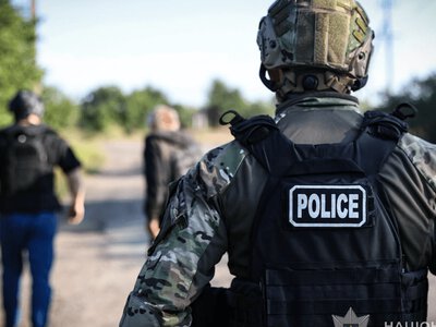 У Києві син намагався задушити свою матір. Поліціянт застосував зброю — нападник помер
