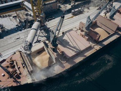 Уряд Латвії планує запровадити 300% тарифи на вантажі з зерном із Росії та Білорусі