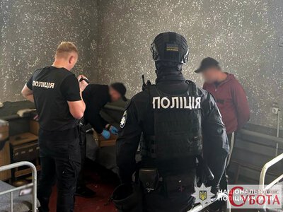 У посилках із продуктами передавали наркотики: на Житомирщині викрили чотирьох підозрюваних