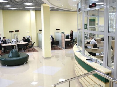 Банки закрили 61 відділення: що буде з клієнтами та картками