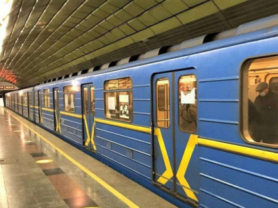 Київ змінює роботу метро під час атак: як курсуватимуть потяги за різних загроз