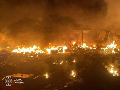 Двоє загиблих і 10 постраждалих: у Києві після нічної атаки горіли житлові будинки, склади та школа