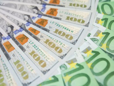 НБУ знизив офіційні курси долара та євро на 8 вересня