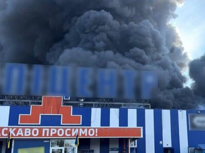 У Прилуках війська рф атакували торговий центр Епіцентр: на місці працюють вибухотехніки
