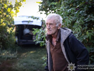 Поліцейські під дронами евакуювали трьох літніх жителів Новомиколаївської громади