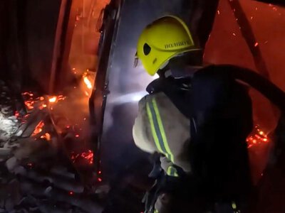 На Дубенщині вночі згоріла господарча будівля: вогонь знищив 3 тонни зерна