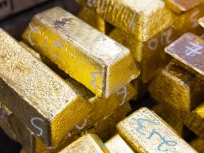 Росія масово виводить золоті резерви: аналітики фіксують рекордні обсяги продажів для покриття бюджетних провалів