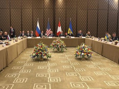Зеленський: тристоронні перемовини можуть відбутися в ОАЕ, Швейцарії або інших країнах