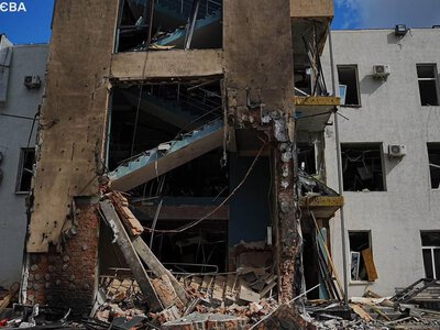«Нова сторінка російської деградації». росіяни вдарили по будівлі телеканалу «Ми — Україна» під час етеру, поранені п’ятеро