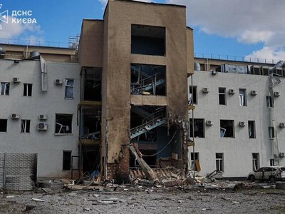 Росія обстріляла кілька районів Києва: горіли склади та бізнес-центр (оновлено)