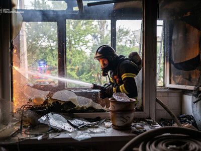 На Кременеччині горіла квартира: рятувальники працювали в апаратах захисту органів дихання