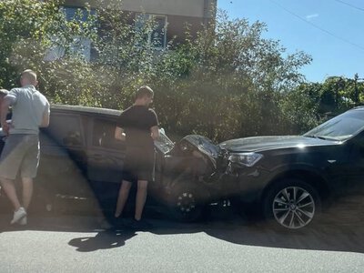 По вулиці Ужгородській у Мукачеві зіткнулися BMW та Лада (ФОТОФАКТ)