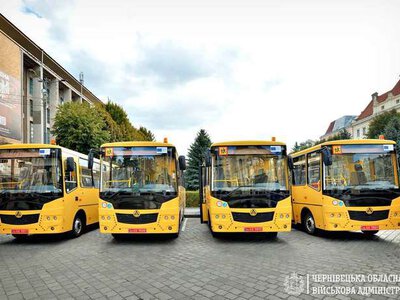 Громади Буковини стали власниками нових шкільних автобусів