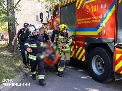 У Рівному під час пожежі в багатоповерхівці врятували жінку та евакуювали 16 людей