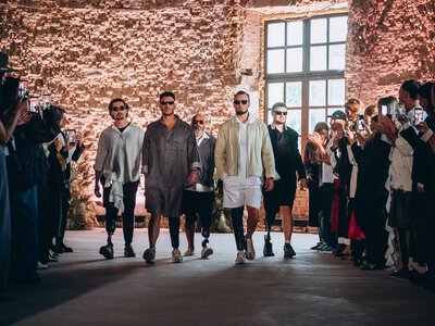 Протез як елемент стилю: на Ukrainian Fashion Week у Києві презентували унікальну колекцію SIDLETSKIY