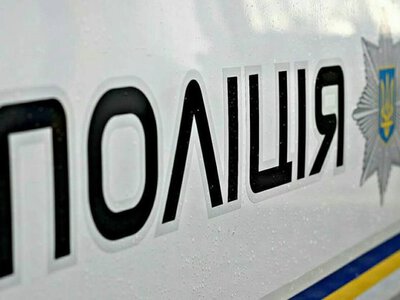 Поліціянти повідомили чернівчанину про підозру у незаконному зберіганні наркотиків в особливо великих розмірах