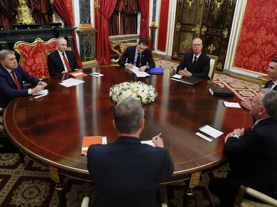 Bloomberg: Кремль не змінює курс — Путін планує продовжувати війну попри контакти зі США