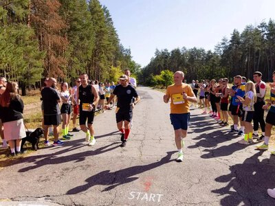 Полтавські рятувальники пробігли 21 км на підтримку незрячого піротехніка