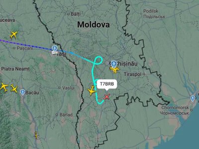 Над аеропортом Кишинева, ймовірно, пролетів реактивний дрон - у небі над Молдовою кружляють два літаки
