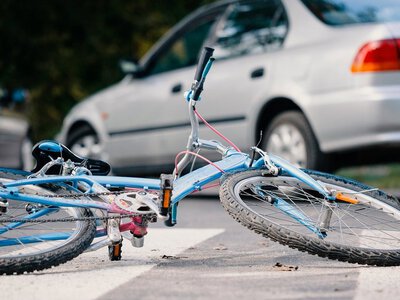 На Хустщині автомобіль зіткнувся з 13-річним велосипедистом