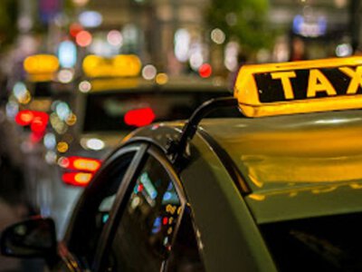 В Україні хочуть обмежити стрибки цін на таксі під час тривог