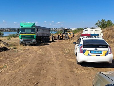 Біля Миколаєва виявили незаконний піщаний кар’єр (ФОТО)