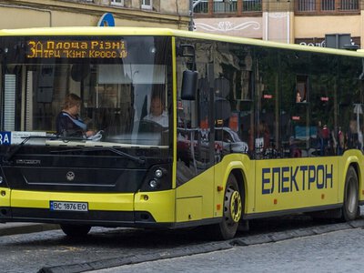 Водія львівської маршрутки оштрафували після падіння пасажира через різке гальмування