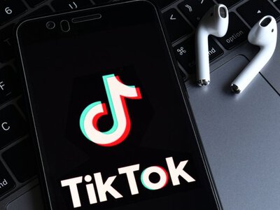 У Львові матір покарали через TikTok доньки з російськими піснями