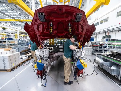 Роботодавці змагаються за кадри: окремим фахівцям пропонують понад 70 тис. грн через дефіцит спеціалістів
