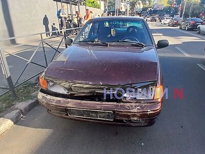 ВАЗ наздогнав Nissan біля пішохідного переходу в центрі Миколаєва: рух утруднений