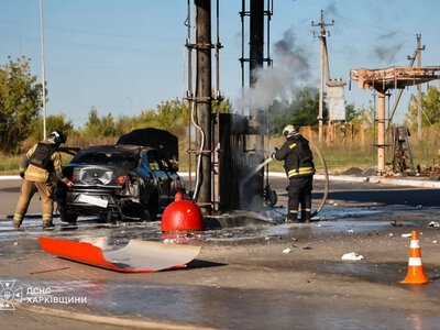 Двоє поранених: наслідки удару по АЗС у Харкові показала ДСНС (фото)