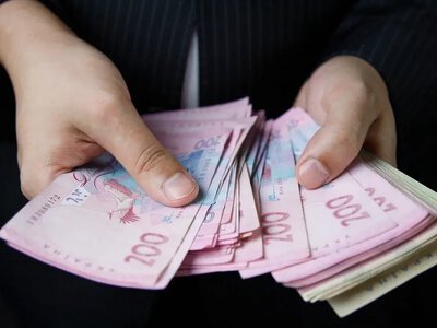 Чотири радники голови Херсонської ОВА отримали 210 тисяч гривень зарплати