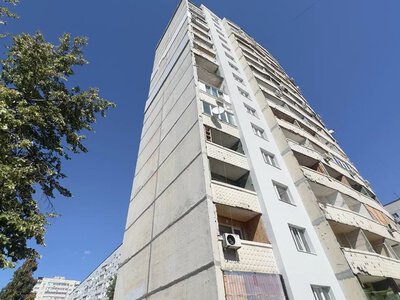 Ще одну багатоповерхівку, пошкоджену обстрілами, ремонтують у Харкові