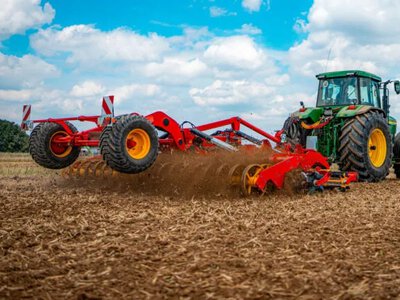 Väderstad Carrier XT 625: інновації для обробітку стерні