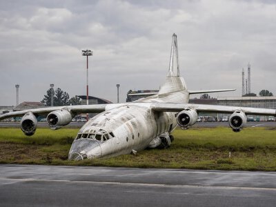 Вантажний DC-8 викотився за межі смуги в Кіншасі