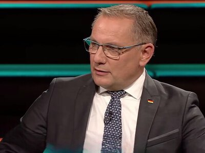 Скасувати санкції і не давати зброю ЗСУ: лідер німецької ультраправої АдН закликав до дружби з Путіним