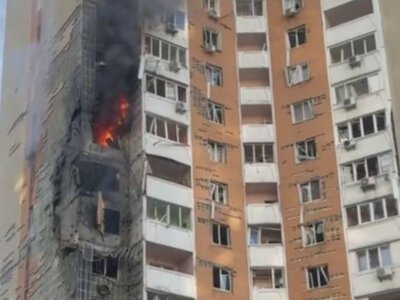 У Дарницькому районі БпЛА влучив у 16-поверховий житловий будинок