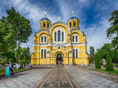 Церковне свято 9 вересня: кого вшановують і чи можна давати гроші в борг
