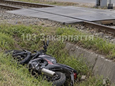 На Виноградівщині 18-річний мотоцикліст з’їхав у кювет: що відомо