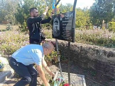 У селі на Олександрівщині встановили меморіальні дошки на честь загиблих воїнів-земляків