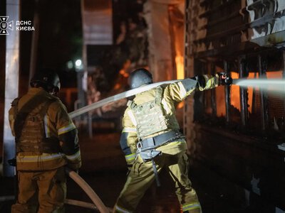 Російські війська поцілили у київську багатоповерхівку, щонайменше 5 постраждалих