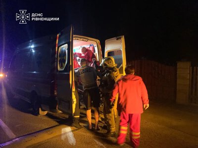 Жінку госпіталізували після пожежі на Рівненщині