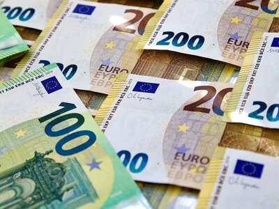 Інфляція змушує ЄЦБ діяти жорсткіше: євро може відреагувати