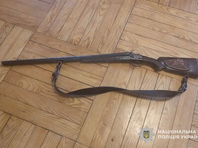 Сварка через ревнощі ледь не обернулася трагедією: на Збаражчині чоловік погрожував рушницею жінці з трьома дітьми