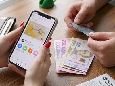 Гроші від рідних на картку: яку суму можна отримати без податку та блокування