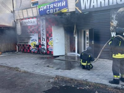 У Запорізькій області внаслідок ворожих атак горів потяг, магазин, кафе і житло - загинула людина