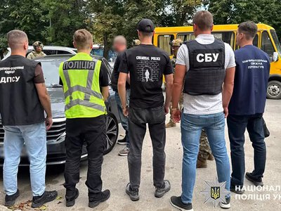 На Хмельниччині затримали киянина, якого підозрюють у переправленні за кордон за 15 тисяч євро