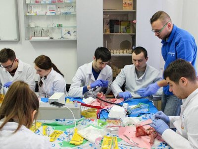 Чи стануть українські лікарі кращими, якщо скоротити місця, де їх вчать?