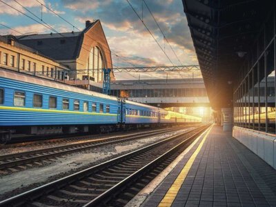В Україні масово затримуються потяги: один із рейсів запізнюється майже на 12 годин