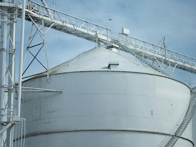 На Харківщині після удару РФ повністю зупинилася логістика великого виробника борошна